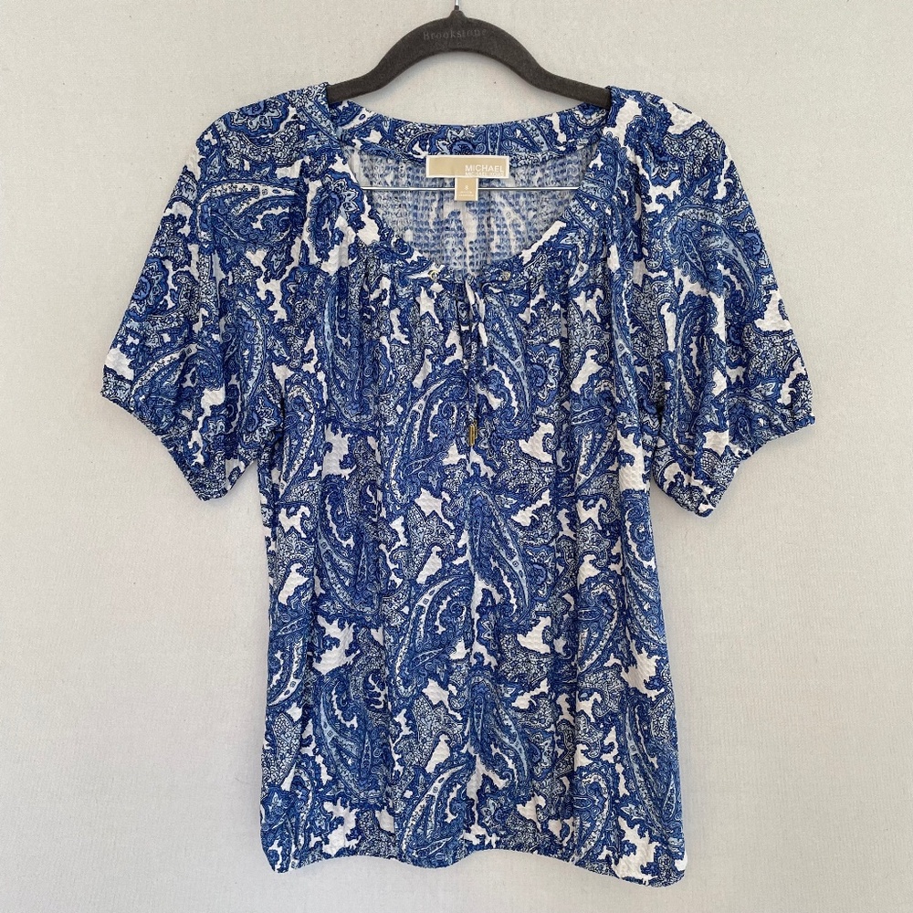MICHAEL MICHAEL KORS Women’s Size Small Short Sleeve Blue White Paisley Top